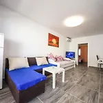 Por *