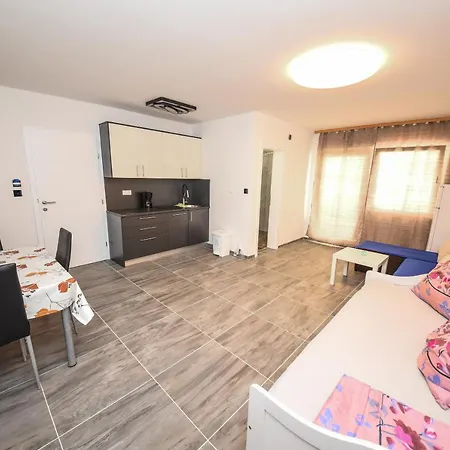 Apartment Por *