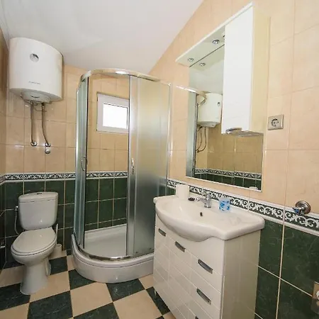 Por Apartment *