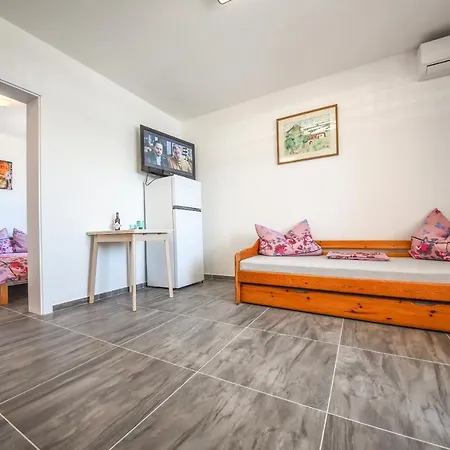 Apartment Por *