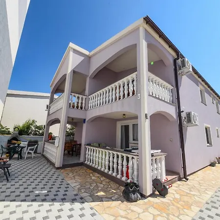 Apartment Por *