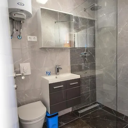 Apartment Por *
