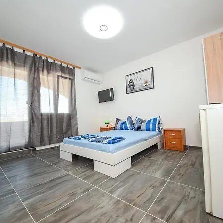 Apartment Por *