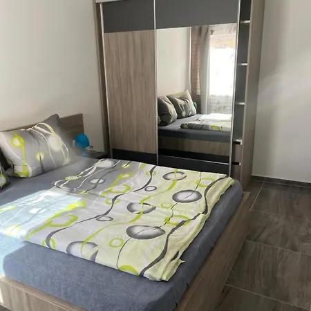 Por Apartment Vir
